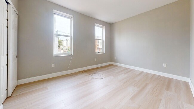 Building Photo - 701 E Clearfield St