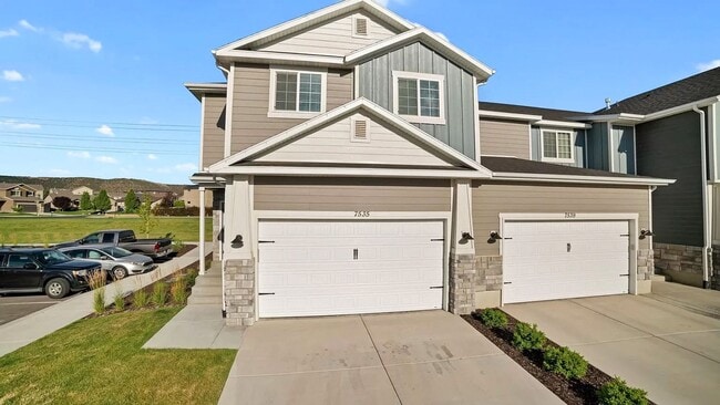 Building Photo - Stylish Corner Townhome
