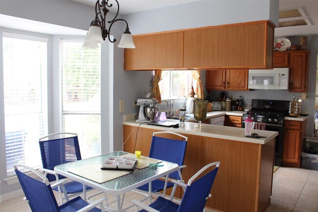 Building Photo - 7063 River Garden Dr