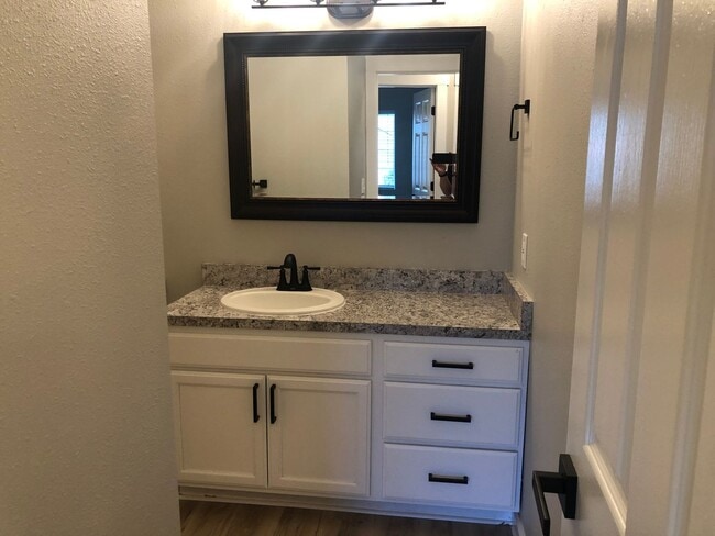 Building Photo - Updated 3 bedroom 2 bath house in Veneta!