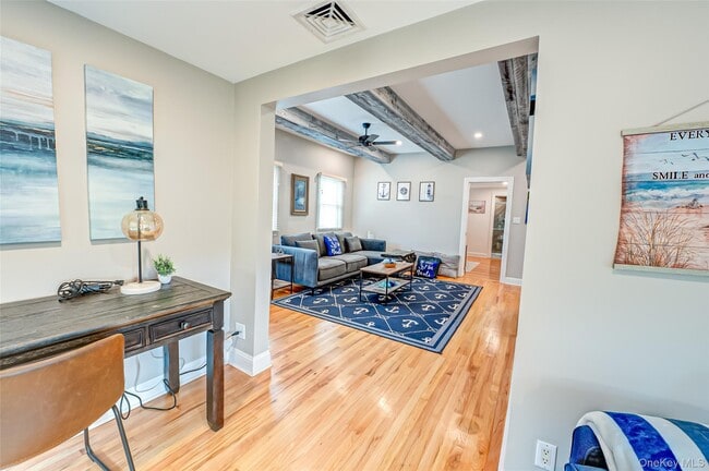 Building Photo - 71 S Bay Dr