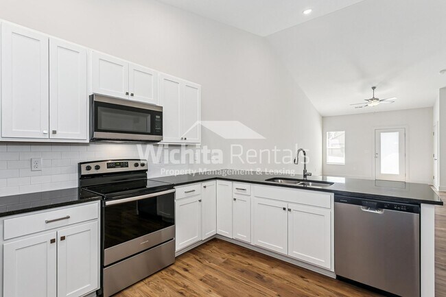 Building Photo - 1861-1861 S Hickory Creek Ct