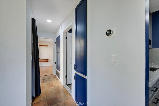 Building Photo - 8231 Deerfield Dr
