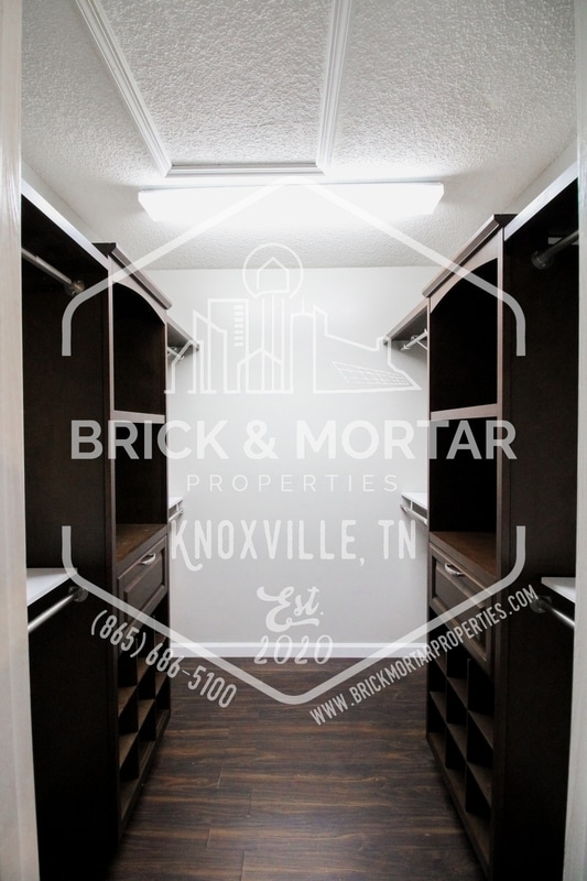 Building Photo - 1006 Davinci Ln