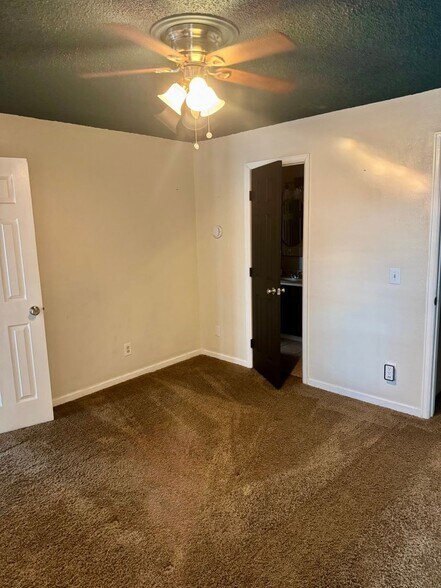 Building Photo - 13762 E Lehigh Ave