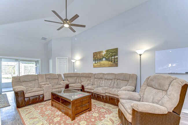 Building Photo - 6731 Castle Green Pl