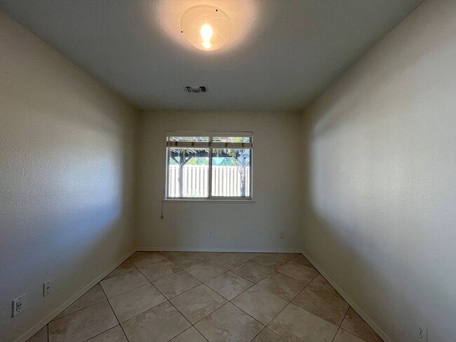 Building Photo - 946 St Ann Dr
