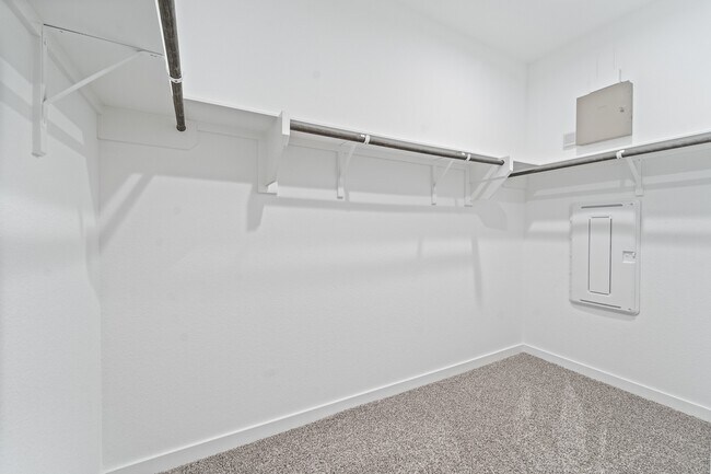 Building Photo - 1689 Daylight Lk Dr
