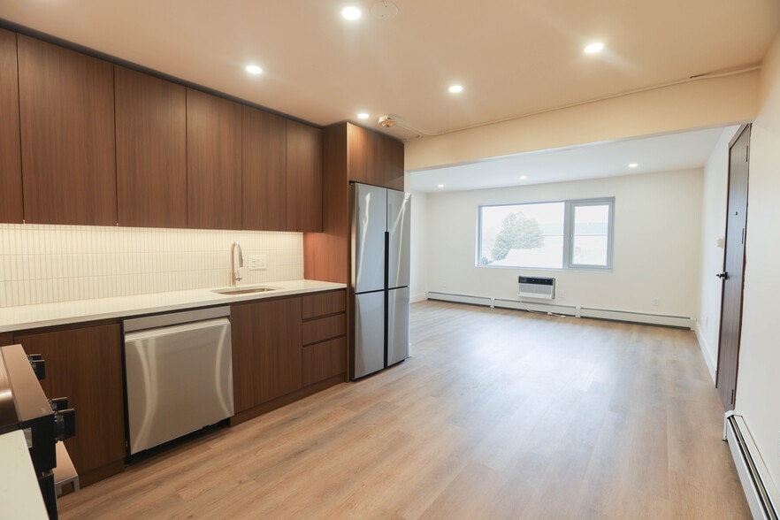 Building Photo - Admiral Apartments