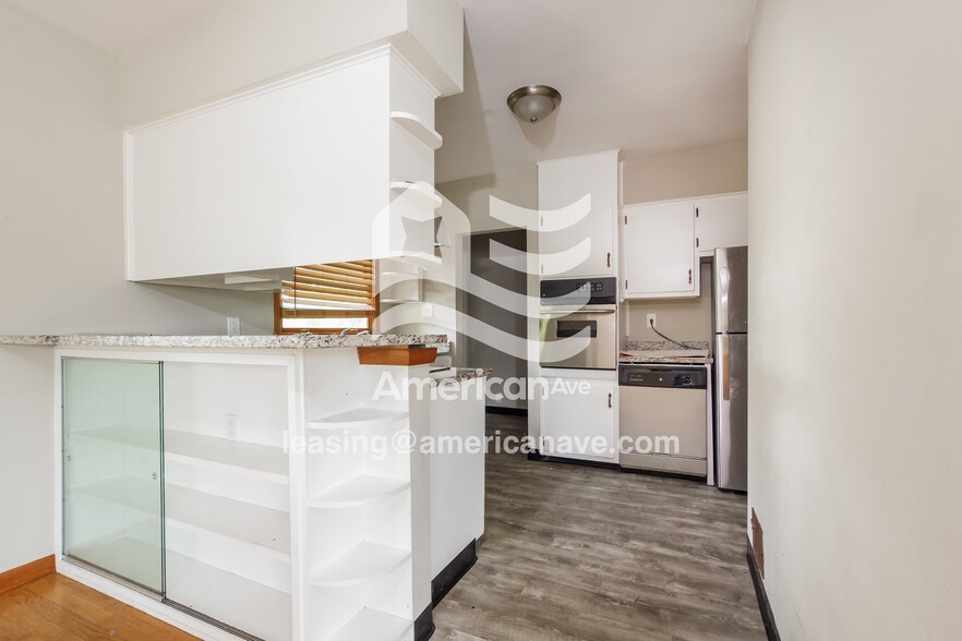 Building Photo - 4728 Roosevelt Ave