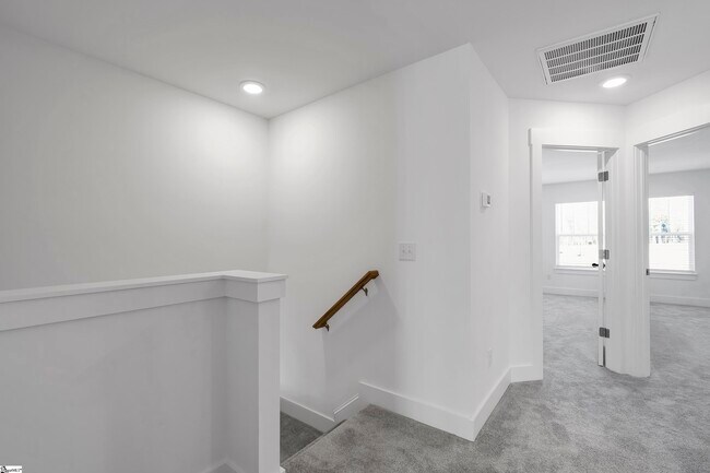 Building Photo - 11 Shager Pl