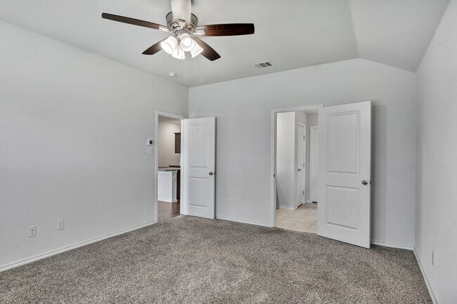 Building Photo - Royce City Home