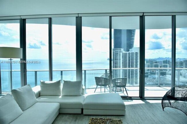 Building Photo - 17475 Collins Ave