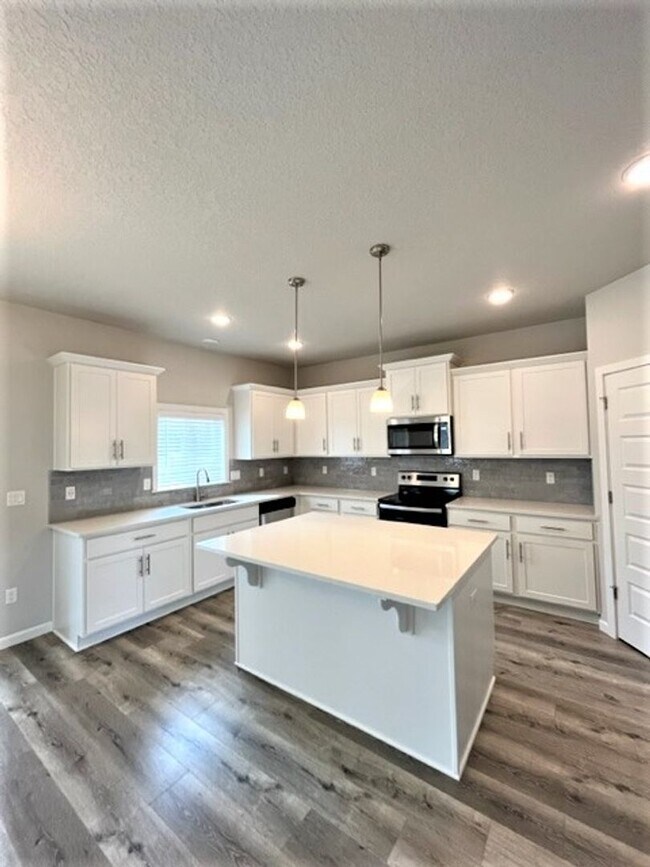 Building Photo - 4 Bedroom 2.5 Bath Home Carlton OR