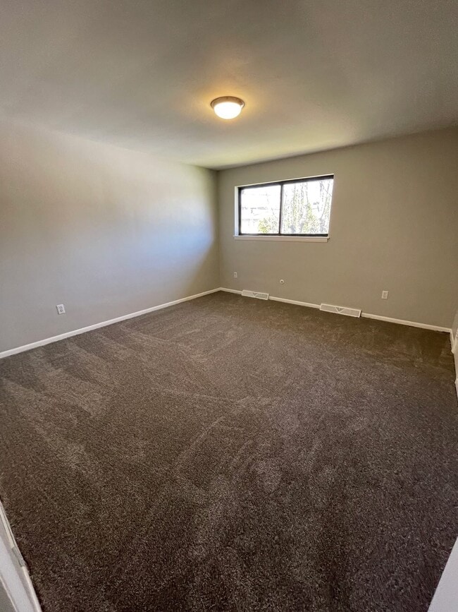 Building Photo - Briarwood Manor