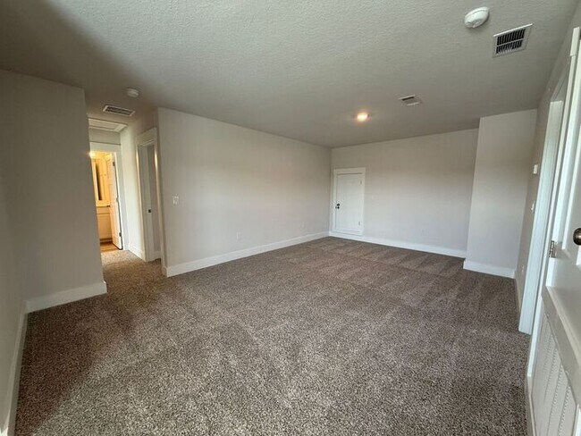 Building Photo - Gulf Breeze - Deer Ridge Crossing - 4 bedroom, 2.5 bathroom - New Construction