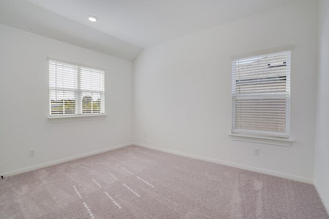 Building Photo - 429 Foresail Rd