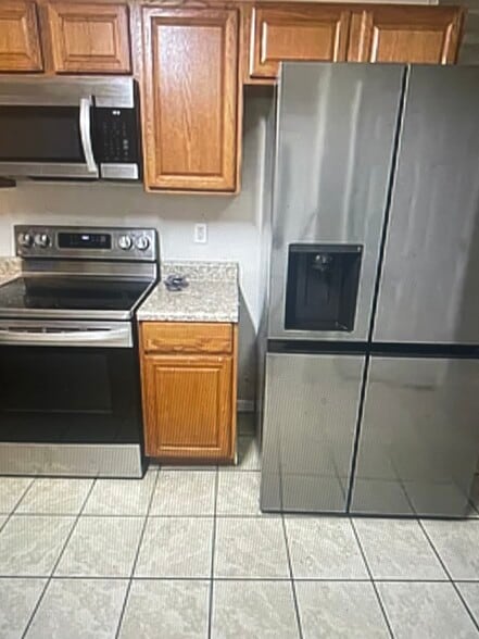 Building Photo - 1573 Mary St