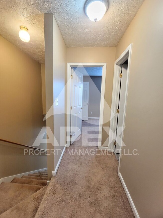 Building Photo - MOVE-IN SPECIAL,NO RENT TIL MAY 1ST! - Nice 2 Bd | 1.5 Ba Townhouse in West Knox Condo Community!