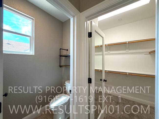 Building Photo - 1280 Goldenrod Way