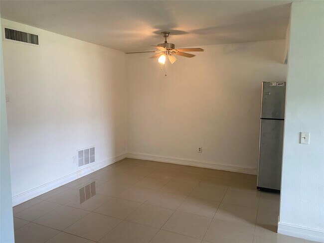 Building Photo - 51 NE 204th St