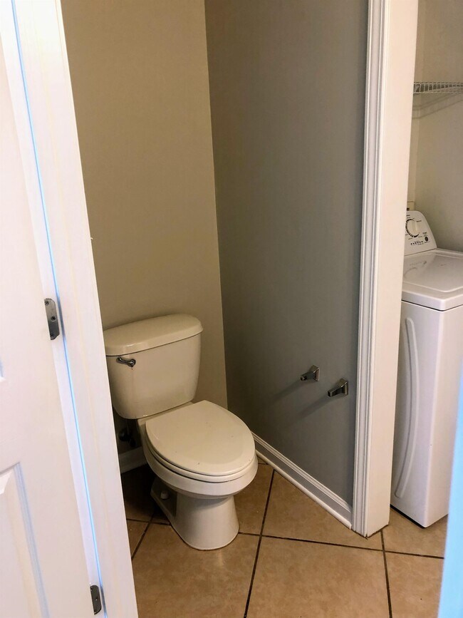 Building Photo - 1215 14th Ave