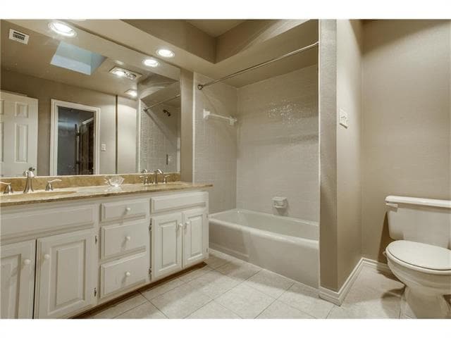 Building Photo - 2710 Devonshire Dr