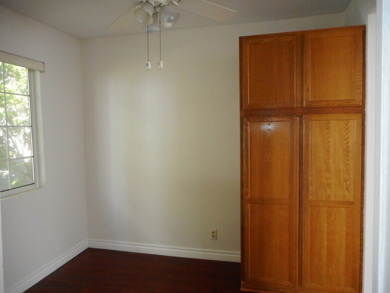 Building Photo - 4267 Van Nuys Blvd