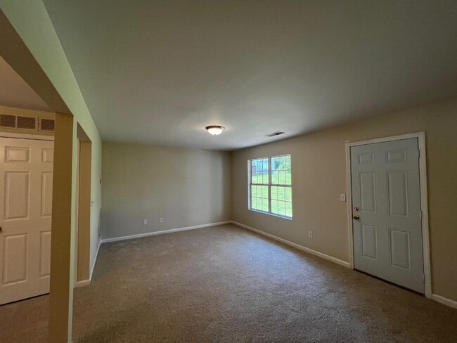 Building Photo - 3153 Kingswood Glen