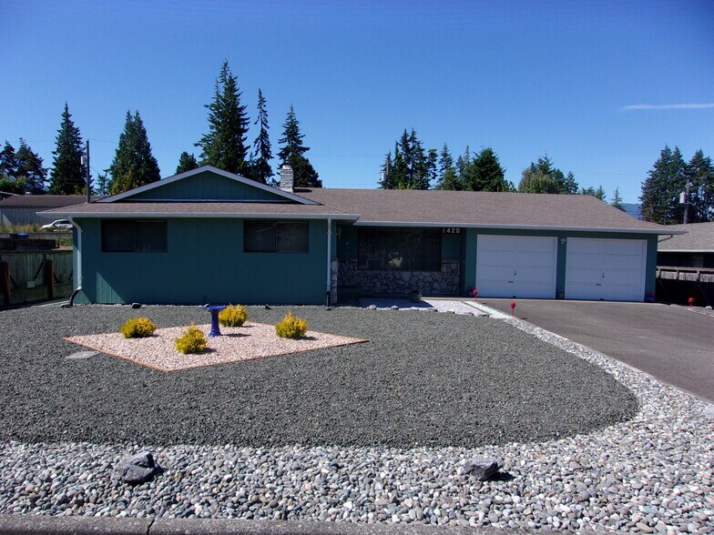 Primary Photo - 1420 W 10th St