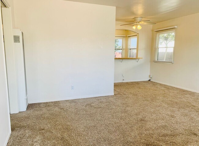 Building Photo - 2BD/1BA PACIFIC BEACH HOUSE LESS THAN 5 BL...