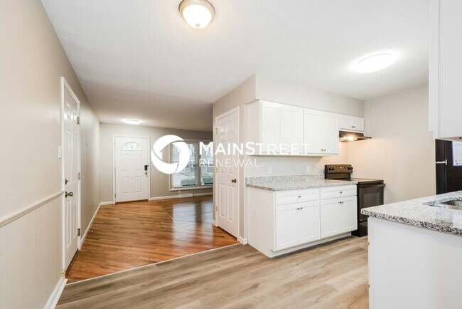 Building Photo - 3 Bedroom Pet-Friendly Home in ST CHARLES,...