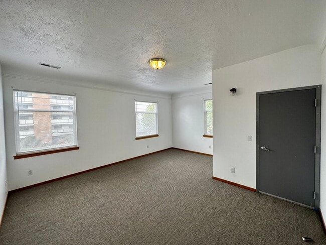 Building Photo - Duplex near WWU! 710/712 N. Garden St.