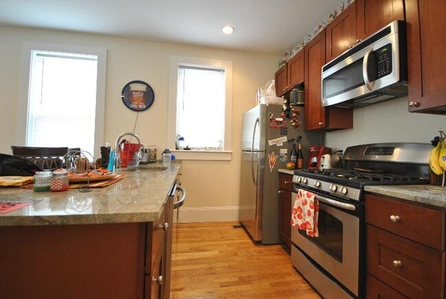Building Photo - 2 Larose Pl