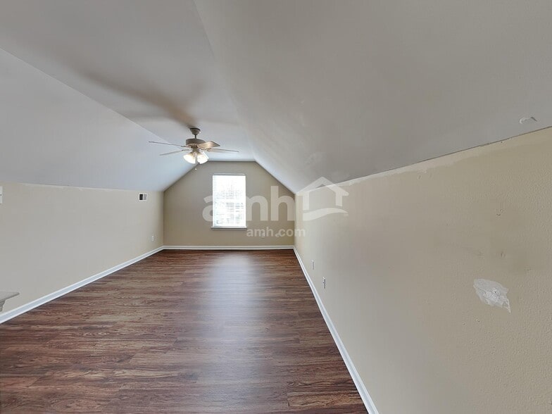 Building Photo - 116 Golden Valley Dr