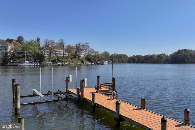 Building Photo - 928 Waterview Dr