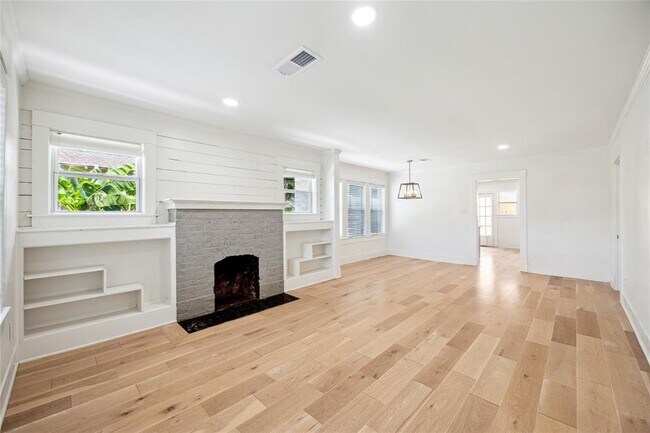 Building Photo - 827 Ralfallen St