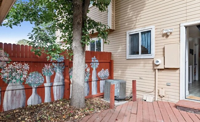Building Photo - Charming Townhome for Rent in Timber Lake ...