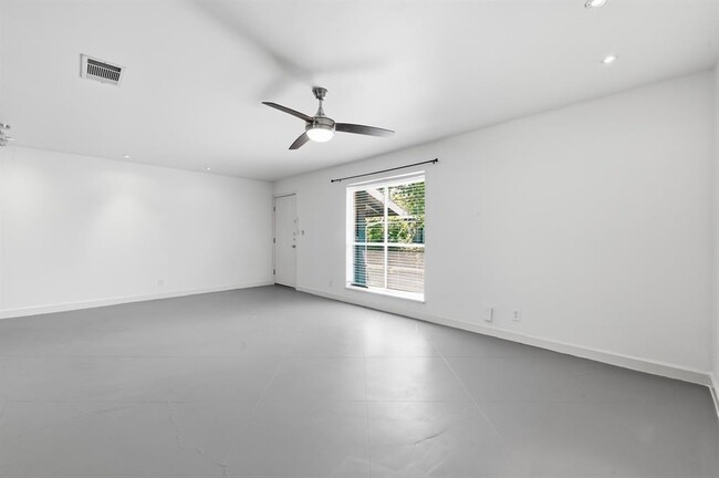 Building Photo - 2712 St Edwards Cir