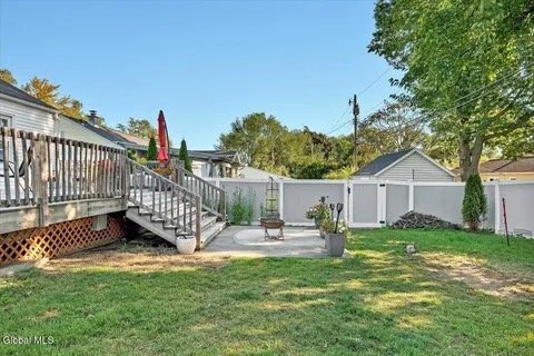 Building Photo - 37 Buell St