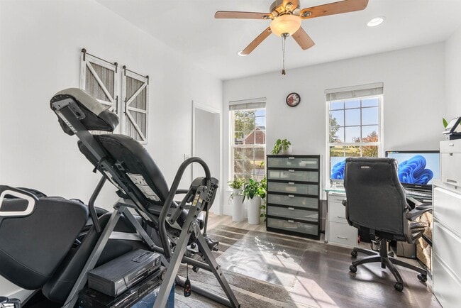 Building Photo - 154 S Lake Emory Dr