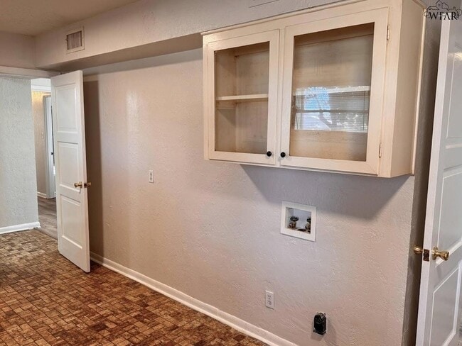 Building Photo - 4200 University Ave