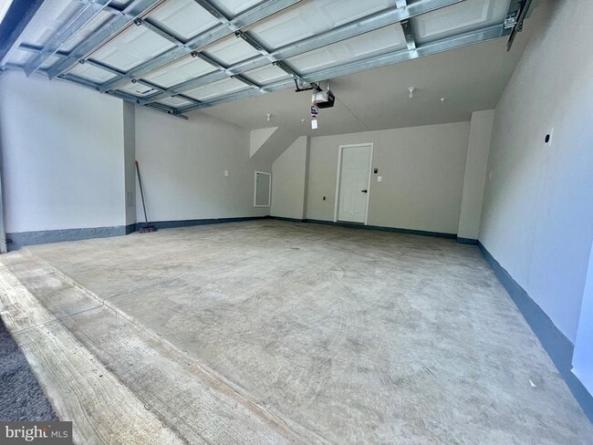 Building Photo - 9576 Fern Hollow Way