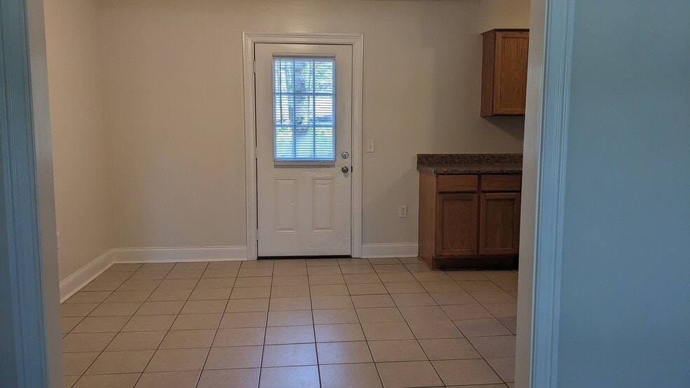 Building Photo - 123 Greene Dr