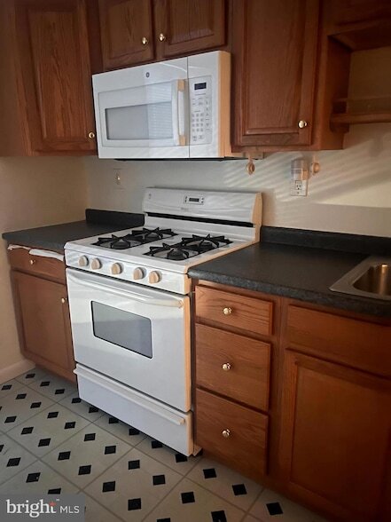 Building Photo - 329 Shawmont Ave