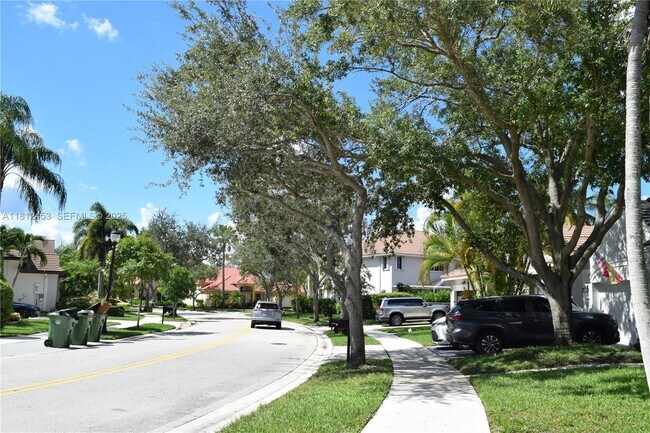 Building Photo - 991 Crestview Cir