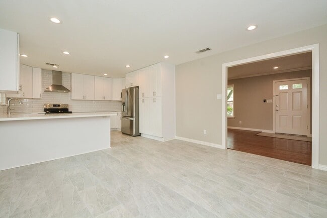 Building Photo - 1437 Wisterwood Dr
