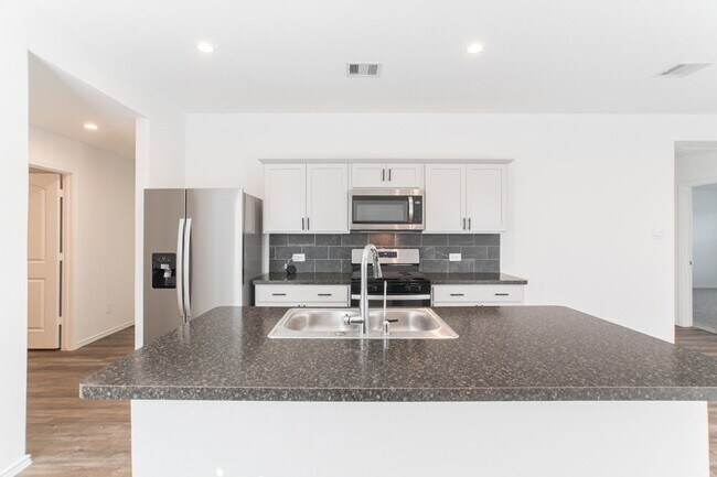 Building Photo - 24314 Pebble Cres Ln