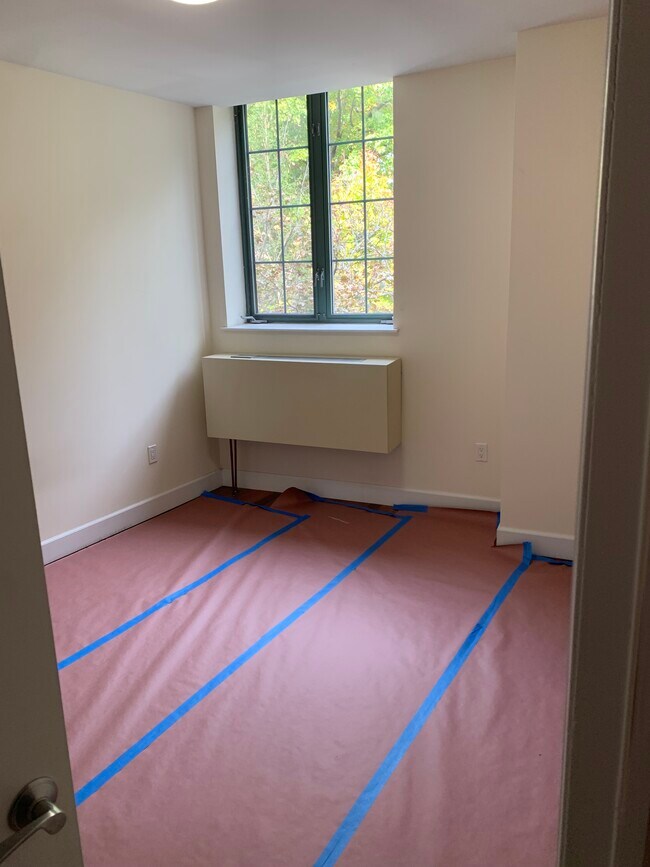 Building Photo - 8315 Kew Gardens Rd