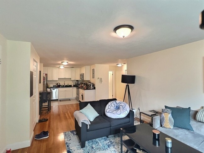 Building Photo - 217 Kent St